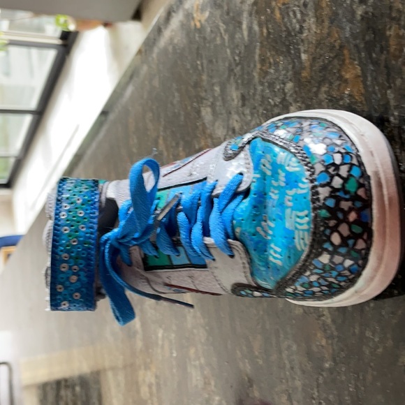 I love these shoes,sadly i grew out of them. - Picture 5 of 7